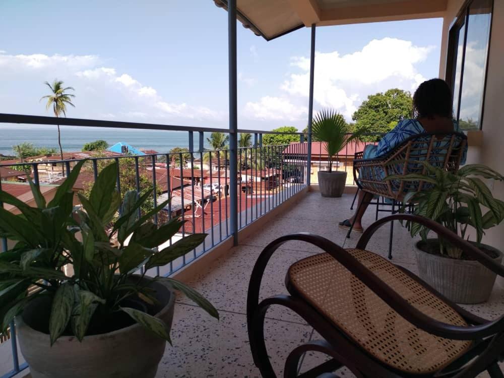 Cole Street Guesthouse Freetown Exterior photo